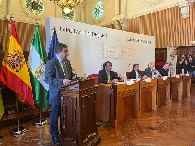 Luis Planas: España y sus paisajes de olivar son la imagen internacional de un aceite de oliva de calidad y saludable 2 20240508 Apertura V Congreso Internacional sobre Aceite de oliva Olivar y Salud 2