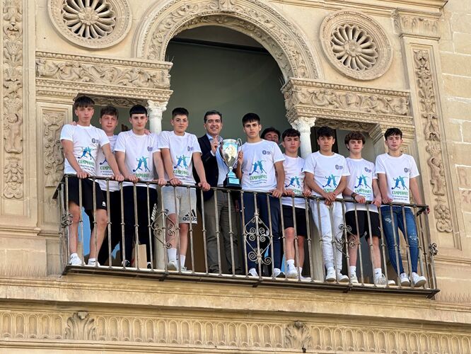 Los cadetes del PMJD Baeza se alzan como ganadores de la Liga 3º Andaluza (grupo 2) 2 Los cadetes del PMJD Baeza se alzan como ganadores de la Liga 3o Andaluza grupo 2 4