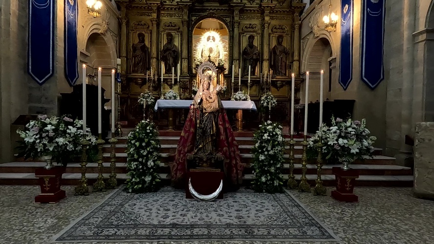 Santa María del Alcázar descendió de su Camarín para recibir la visita de los baezanos y baezanas