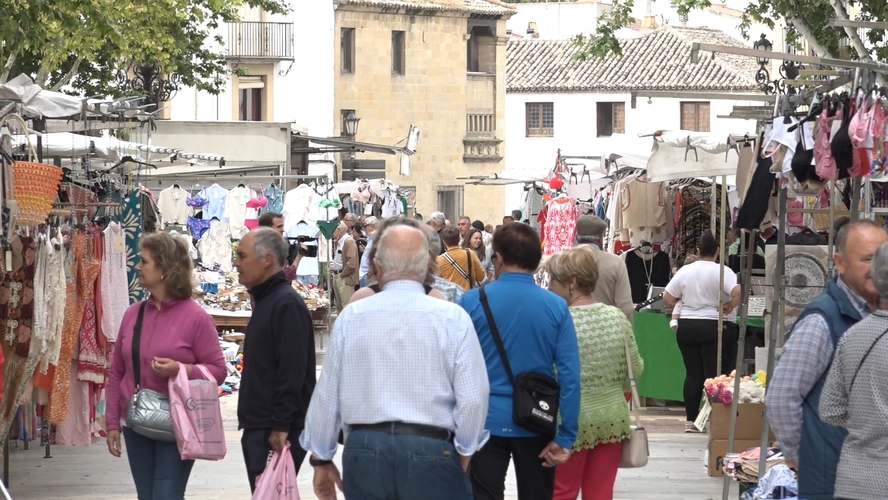 Baeza celebra un mercadillo solidario a favor de la Asociación Española Contra el Cáncer 2 Baeza celebra un mercadillo solidario a favor de la Asociacion Espanola Contra el Cancer 2 2.73.1