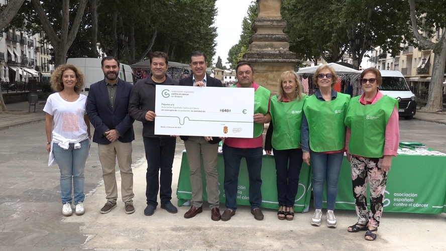 Baeza celebra un mercadillo solidario a favor de la Asociación Española Contra el Cáncer