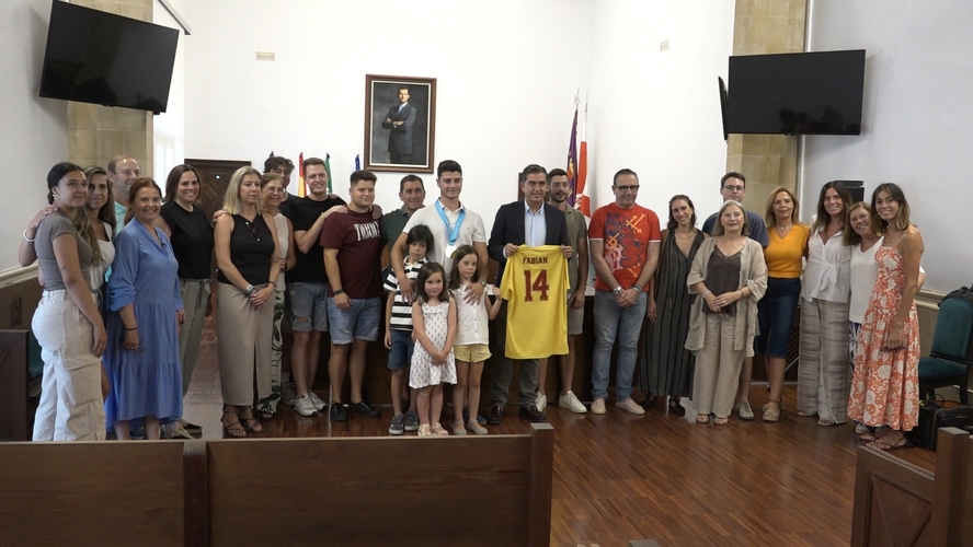 Baeza celebra la victoria de Fabián Lozano en el Campeonato Europeo Universitario
