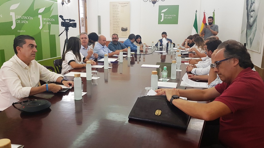 Reyes lamenta que la Junta “eche en las espaldas” de los ayuntamientos la responsabilidad de actuar ante el virus del Nilo