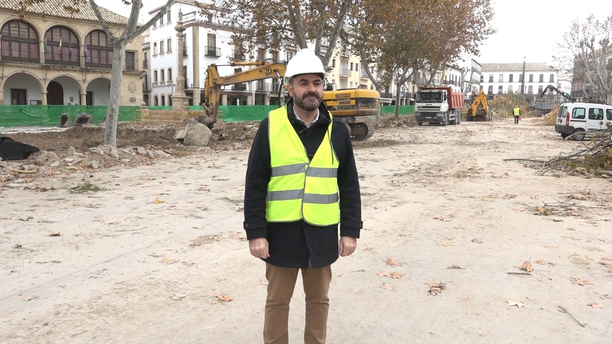 El concejal de Medio Ambiente de Baeza da cuenta de los avances y medidas que se están llevando a cabo en el Paseo de la Constitución