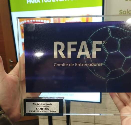 Canena felicita a la joven Noelia López por su Premio de la RAF como entrenadora de fútbol 2 noelia Canena RAF