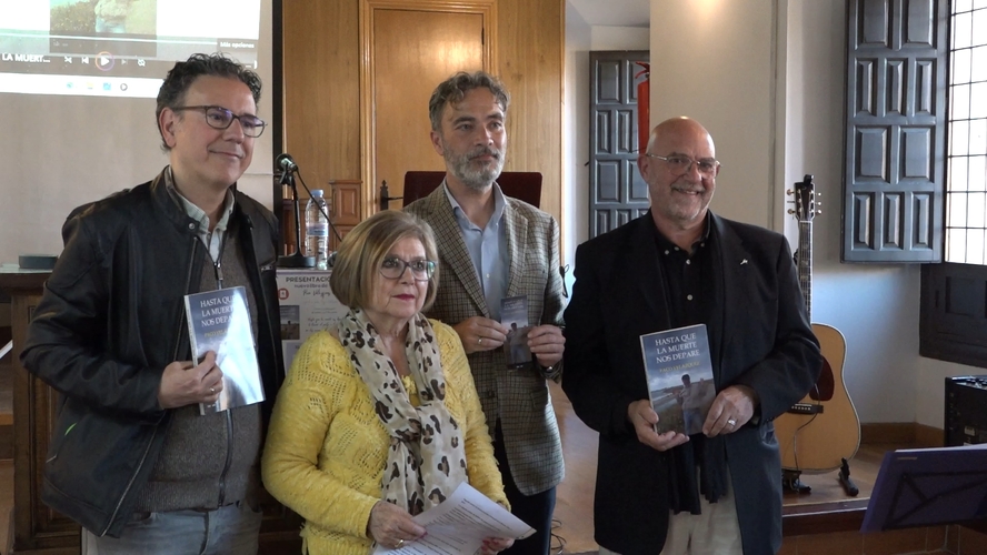 Paco Velázquez presenta en Baeza su libro «Hasta que la muerte nos depare», una obra de denuncia social y compromiso literario