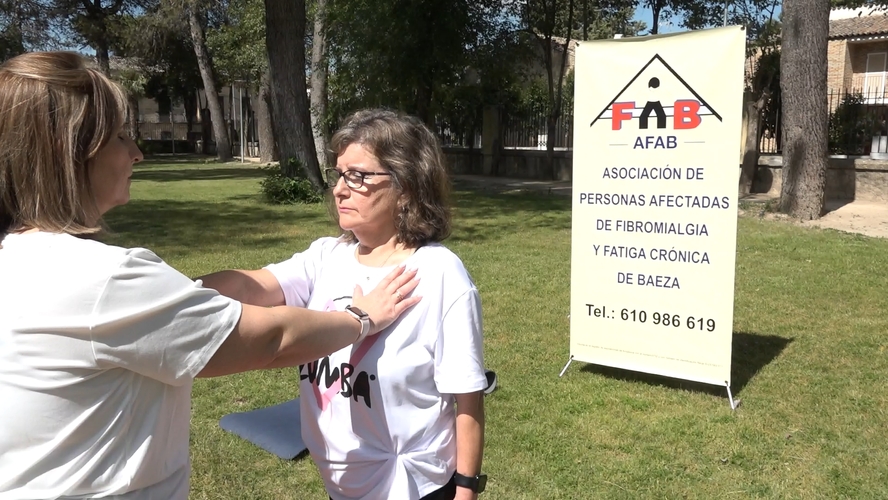 Baeza clausura las jornadas de fibromialgia con actividades inclusivas y un mensaje de visibilidad y esperanza.