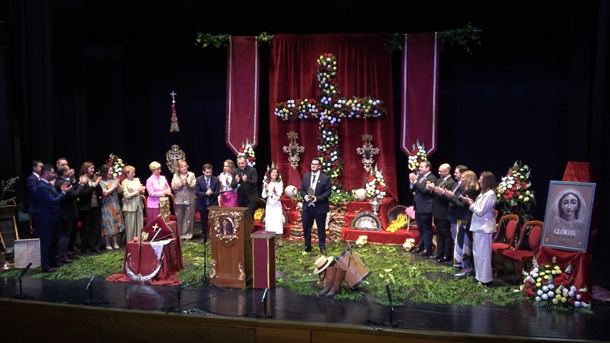El Teatro Montemar vibró emocionado con el XII Pregón de Glorias a cargo de Manuel Higueras