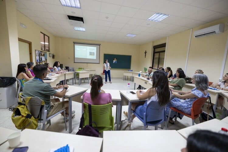 Mas de 500 docentes se reunen en Ubeda la XL Escuela de Verano SAFA Loyola bajo el lema Colegios que transforman 3 Mediana