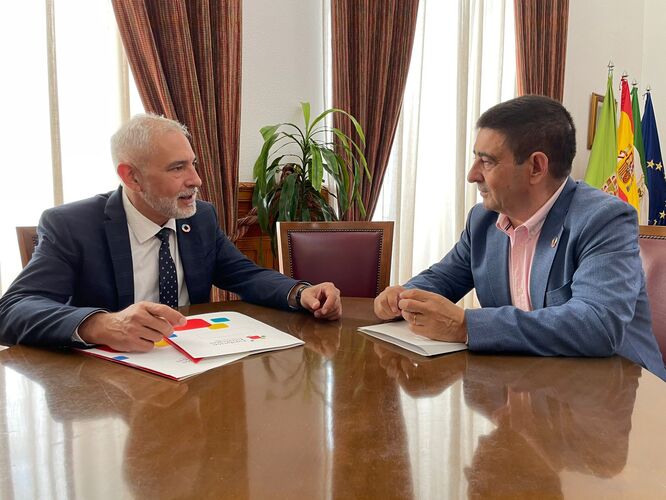El presidente de la Diputación de Jaén y de la Fundación Estrategias recibe al coordinador de la Estrategia Jaén 2030