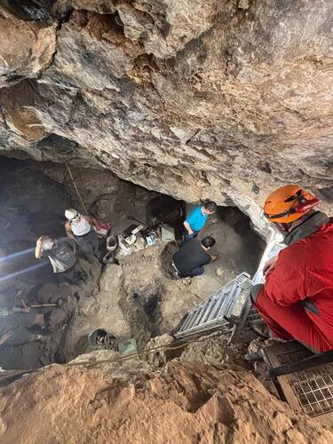 El presidente de la Diputación visita el yacimiento de la Cueva del Nacimiento del río Cuadros