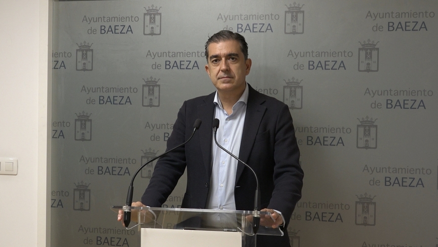 El alcalde de Baeza rechaza «rotundamente» las acusaciones de falta de transparencia de la líder socialista