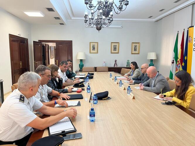 La Subdelegación del Gobierno coordina el dispositivo de seguridad para la campaña de recolección de aceituna en la provincia