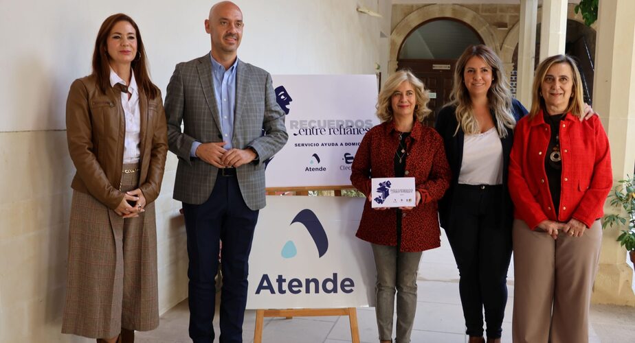 Úbeda homenajea la sabiduría popular de sus mayores con el libro «Recuerdos entre refranes»