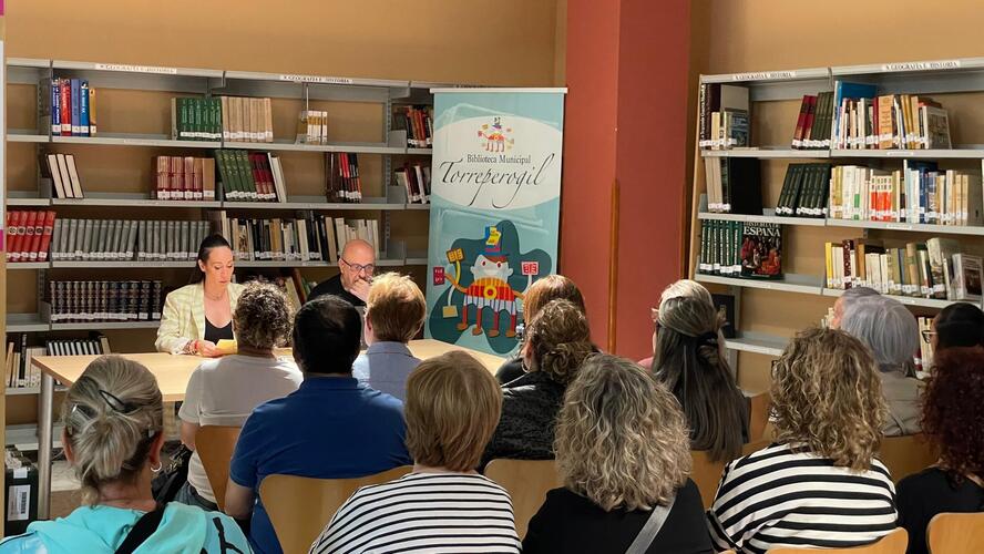Presentación de Josefa Gallego en el Día de la Biblioteca