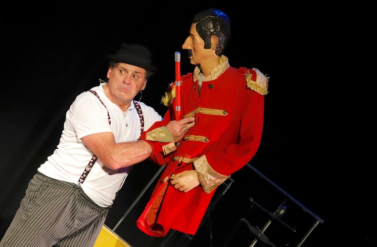 Salesianos acoge la segunda función del XIII Festival de Clown y Circo «Cucha de Otoño»