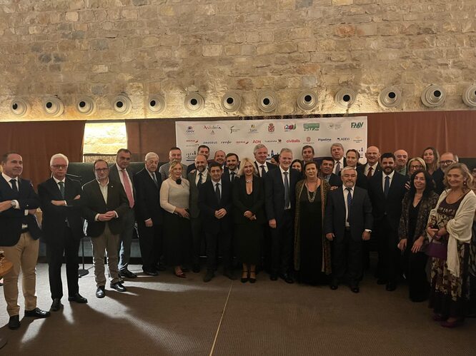 Reyes invita a agencias de viaje de todo el mundo a ser “embajadores” del paraíso interior jiennense