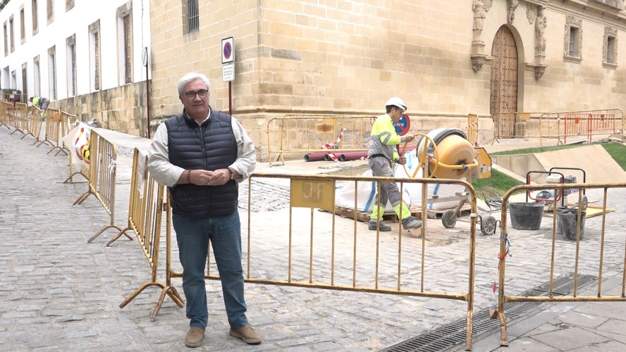 Baeza mejora la red eléctrica para garantizar el suministro al mercado de abastos