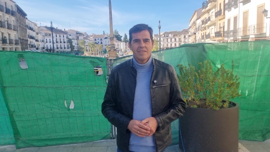 El PSOE acusa al gobierno de Baeza de sobrecostes de 400.000€ en el Paseo de la Constitución