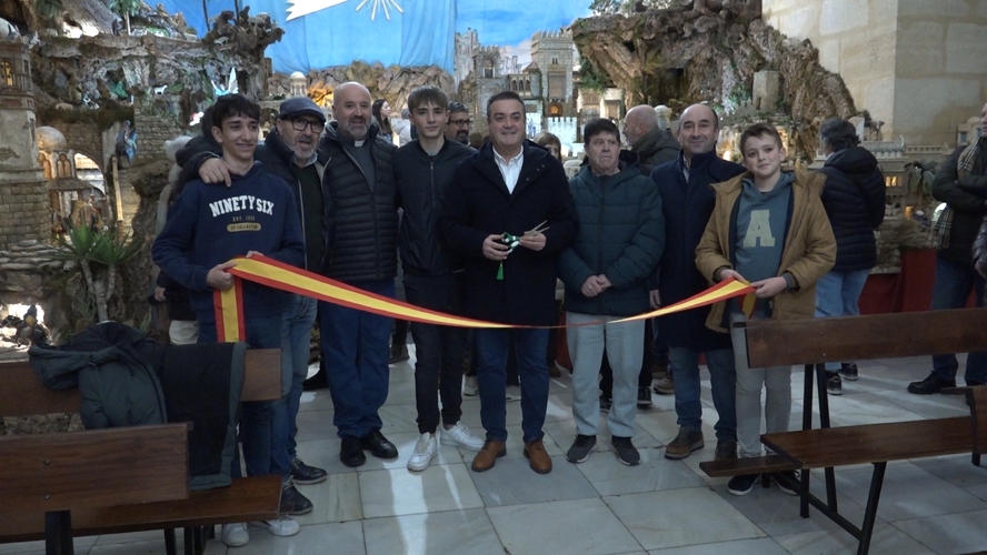 El Belén Parroquial y el encendido navideño marcan el inicio de la Navidad en Sabiote