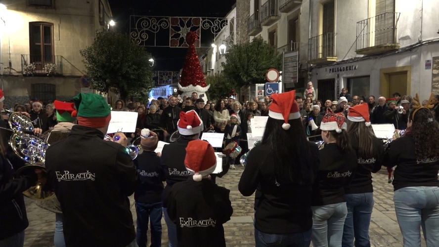 El Belen Parroquial y el encendido navideno marcan el inicio de la Navidad en Sabiote 2 1.76.1