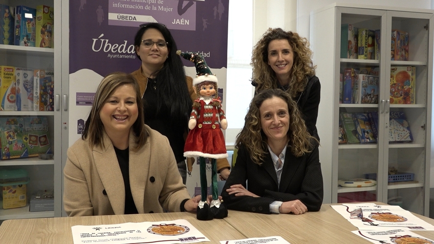 «Liderina», la embajadora navideña de las mujeres empresarias, recorre los comercios de Úbeda