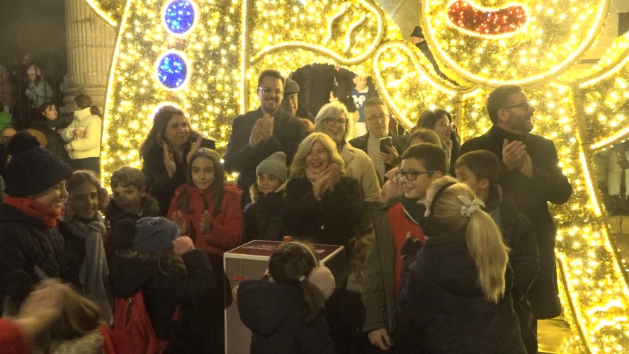 Úbeda da la bienvenida a la Navidad con el encendido de luces y un espectáculo para toda la familia
