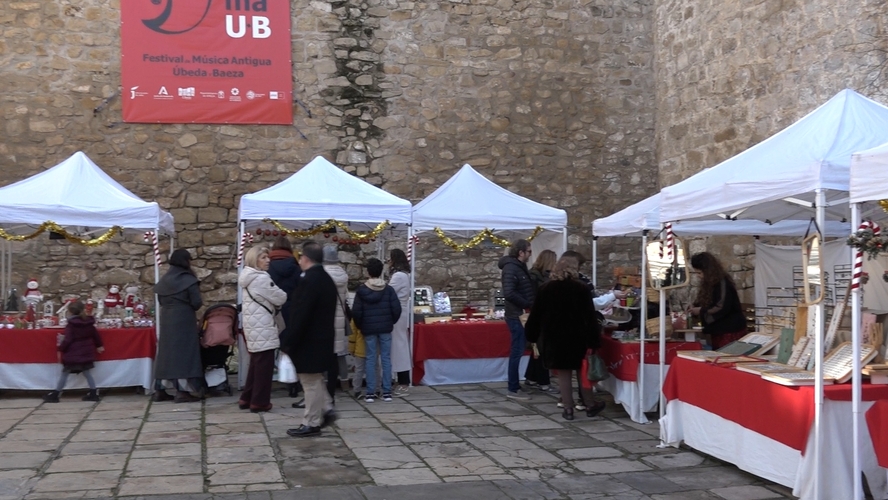 Úbeda estrena su Mercadillo Navideño con encanto, tradición y apoyo al comercio local