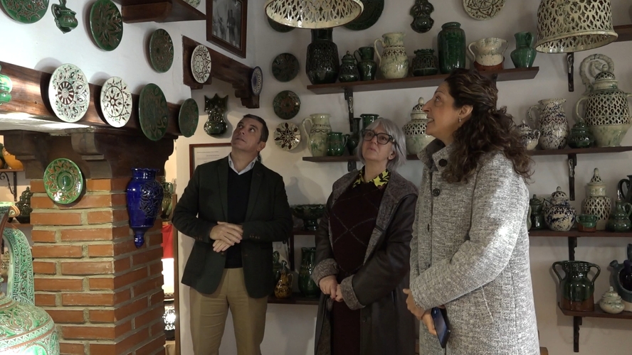 La delegada de empleo visita los talleres de artesanía ubetenses 2 ana mata en taller artesania ubeda2 1.27.1