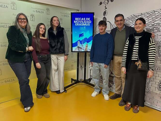 Recepción en el Ayuntamiento de Baeza del alumnado beneficiario de la I Beca Erasmus