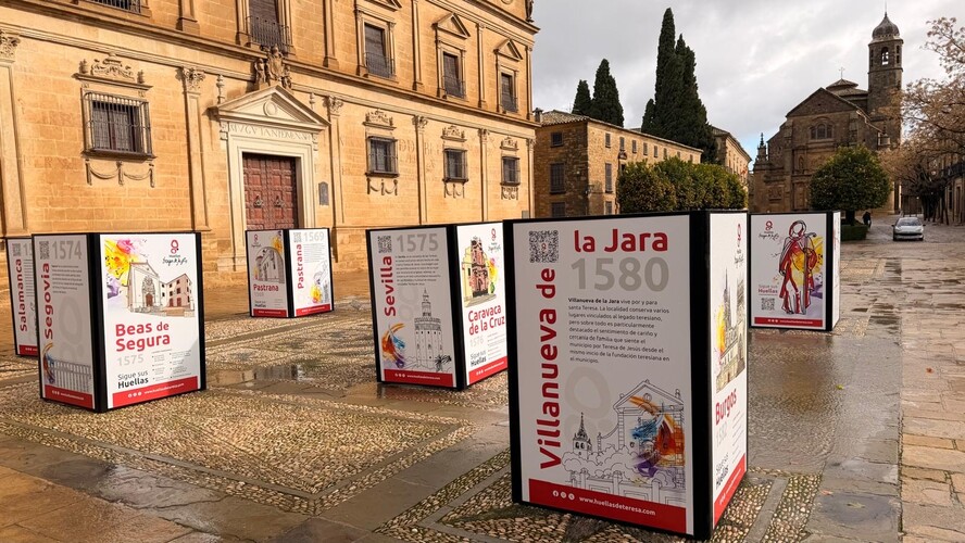 Úbeda acoge la exposición itinerante «Huellas de Santa Teresa» en la Plaza Vázquez de Molina