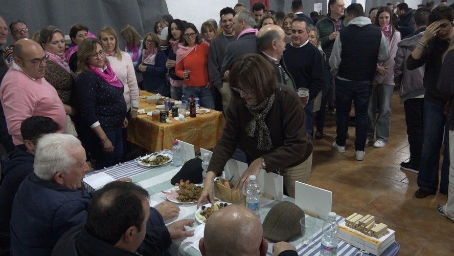 San Blas reúne a vecinos y visitantes en Rus con gastronomía, música y actividades populares