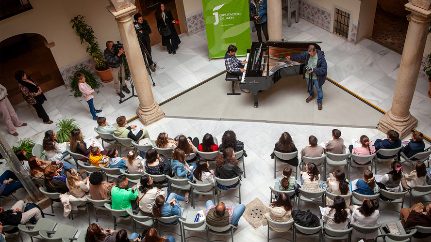 Cerca de 500 estudiantes de la provincia participan en el XXI Maratón de Piano en el Centro Cultural Baños Árabes