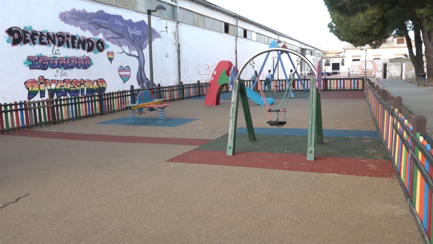 El Ayuntamiento de Baeza adapta el Parque Juanito y Luisa a la normativa de seguridad en zonas infantiles