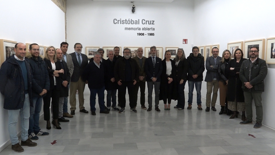 La XII Exposición Fotográfica Cristóbal Cruz muestra la Semana Santa de Baeza en 81 imágenes