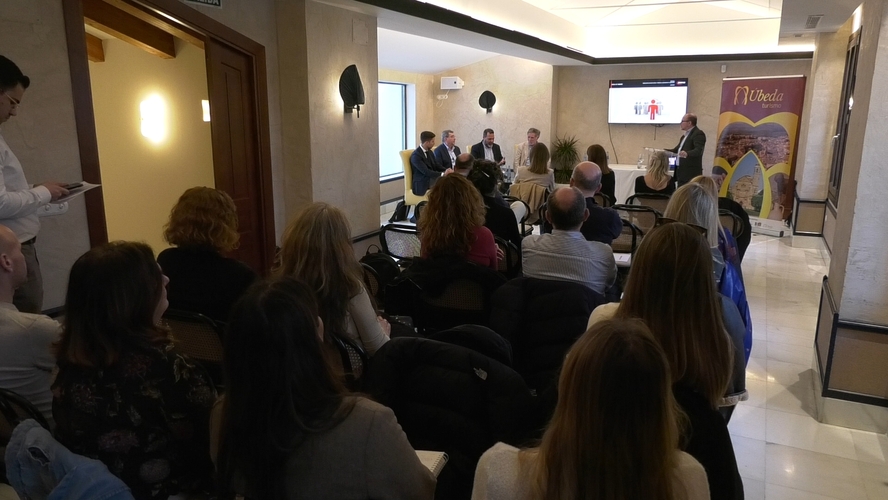Medio centenar de empresas de Úbeda se profesionalizan en inteligencia artificial y marketing digital
