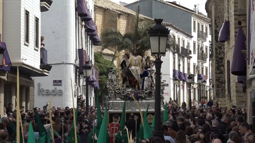La fe y la tradición se dan cita en las calles de La Loma