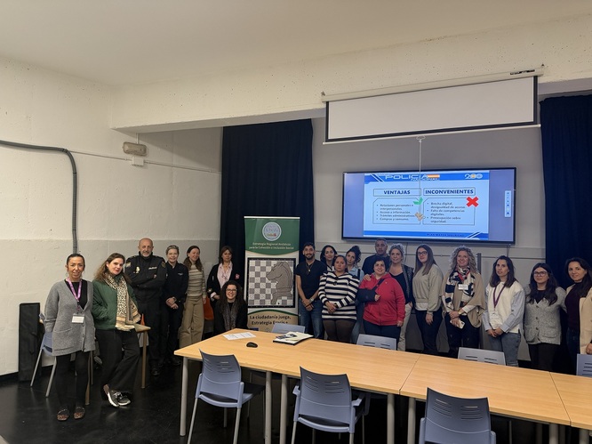El Centro de Servicios Sociales de Úbeda acoge un Taller de ciberseguridad impartido por la Policía Nacional