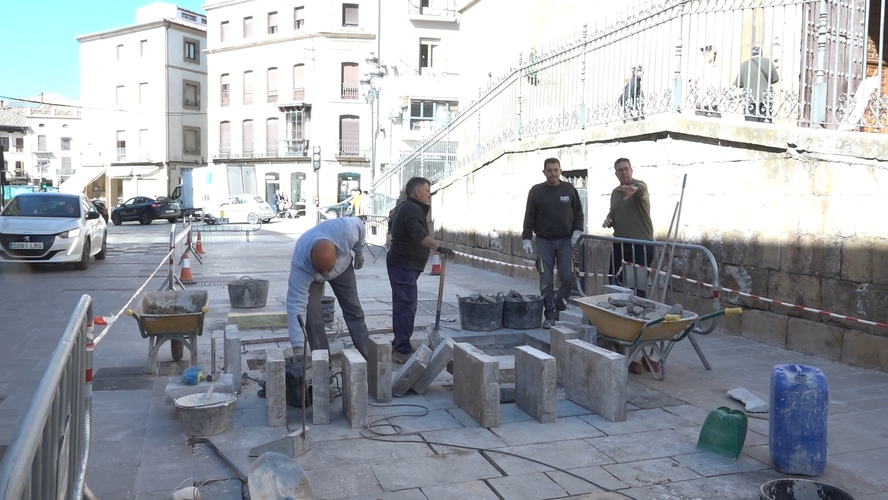 Úbeda intensifica los trabajos de mantenimiento para engalanar la ciudad ante la llegada de la Semana Santa 4 Ubeda intensifica los trabajos de mantenimiento para engalanar la ciudad ante la llegada de la Semana Santa 1.547.1
