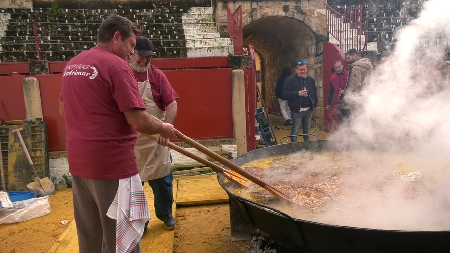 Ubeda une fe y solidaridad con una paella gigante a favor del sindrome de Down y el patrimonio local 2.1.2