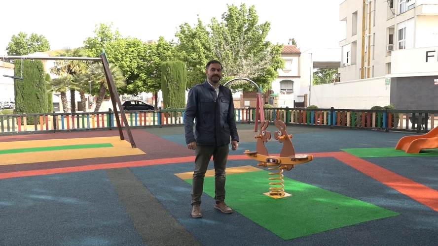 El ayuntamiento de Baeza avanza en la mejora de zonas verdes y espacios infantiles