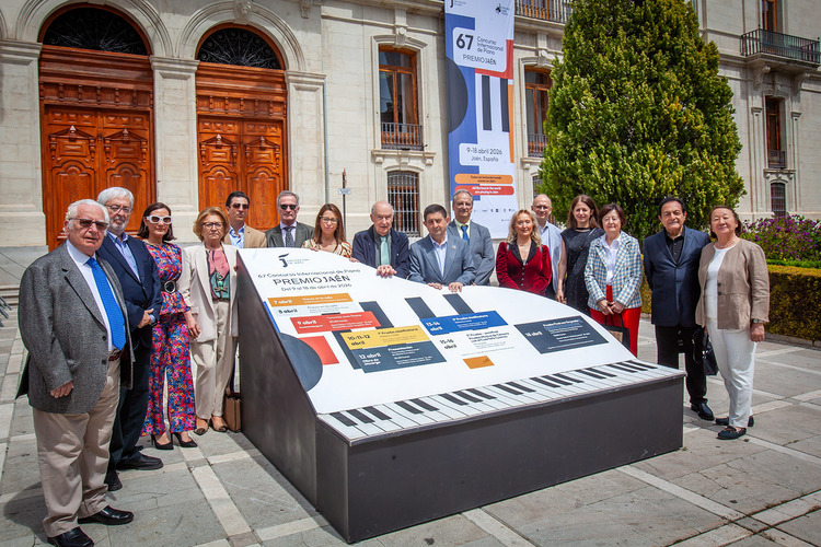El presidente de la Diputación recibe a los miembros del jurado del 67º Premio Jaén de Piano