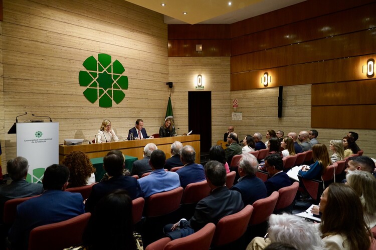 La UNIA celebra su día con el reconocimiento a investigadores, docentes y personal de administración y gestión universitaria