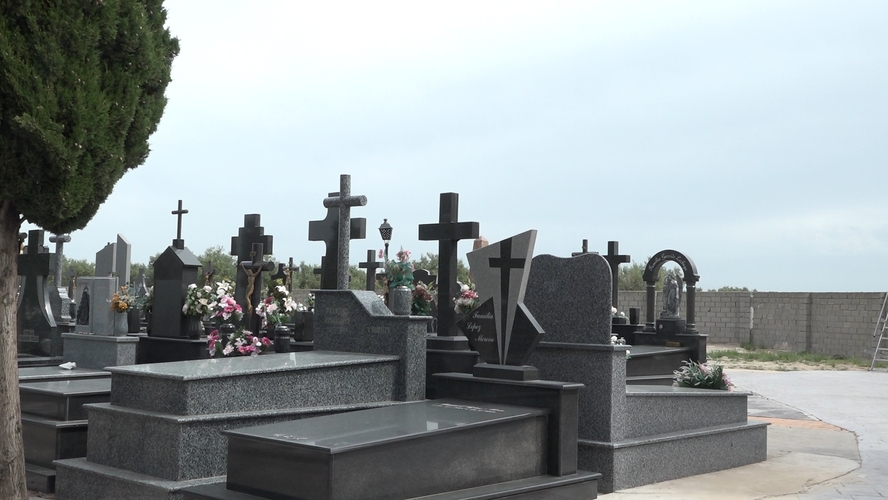 La remodelación del cementerio de Rus avanza a buen ritmo