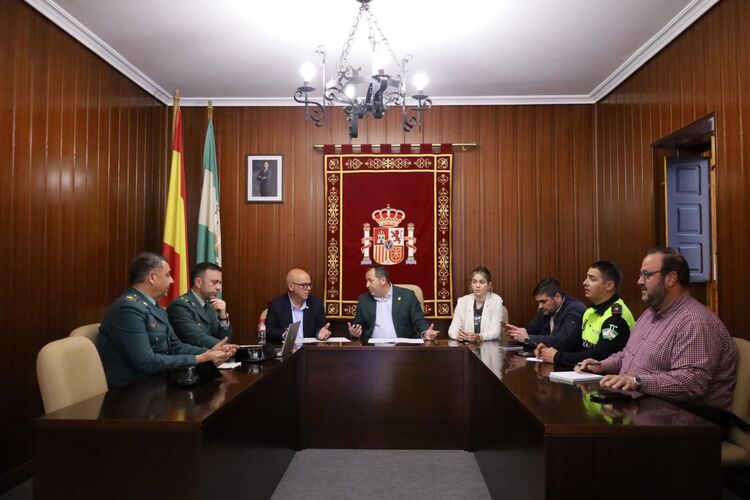 Manuel Fernández subraya la colaboración entre Guardia Civil y Policía Local para coordinar una fiestas tranquilas y seguras en Ibros 3 Manuel Fernandez subraya la colaboracion entre Guardia Civil y Policia Local para coordinar una fiestas tranquilas y seguras en Ibros
