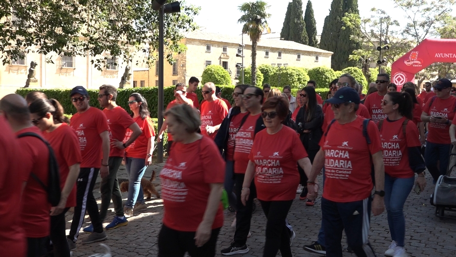 Úbeda se vuelca con la XI Marcha solidaria