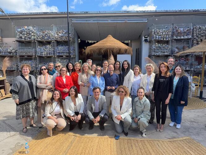 Domínguez destaca el “hito de liderazgo” de las mujeres de Jaén tras bajar el paro femenino ocho puntos con Juanma Moreno