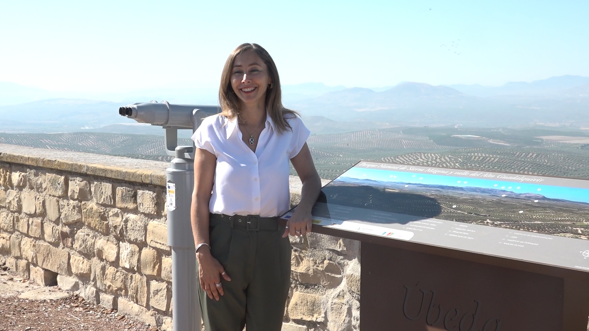El Ayuntamiento de Úbeda instala telescopios gratuitos y paneles panorámicos para poner en valor el «mar de olivos»