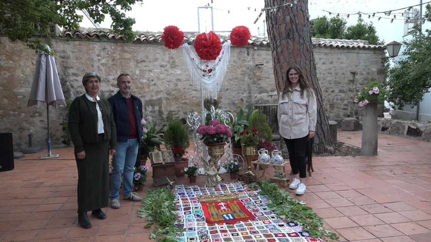 El Centro de Participacion Activa Vela de Almazan de Baeza celebra su tradicional Cruz de Mayo 2.133.1
