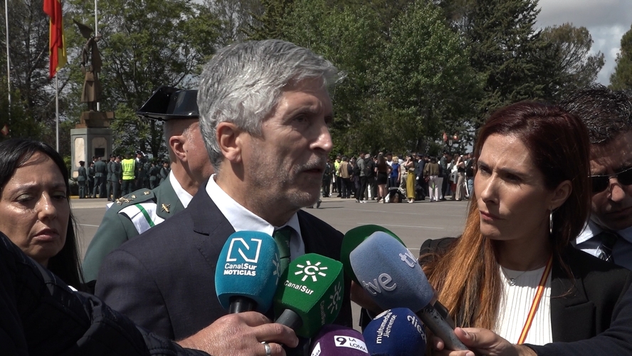 Grande-Marlaska destaca el refuerzo de la Guardia Civil y pide "unidad" tras la jura de la 131ª promoción en Baeza 3 FERNANDO GRANDE MARLASKA 1.35.1